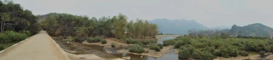 A river crossing on the way to to kim boi hot springs