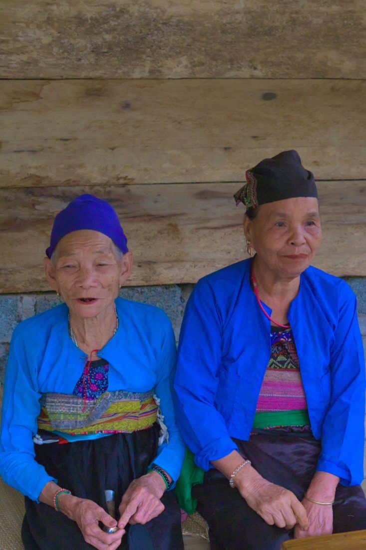 Moung Ladies in traditional dress