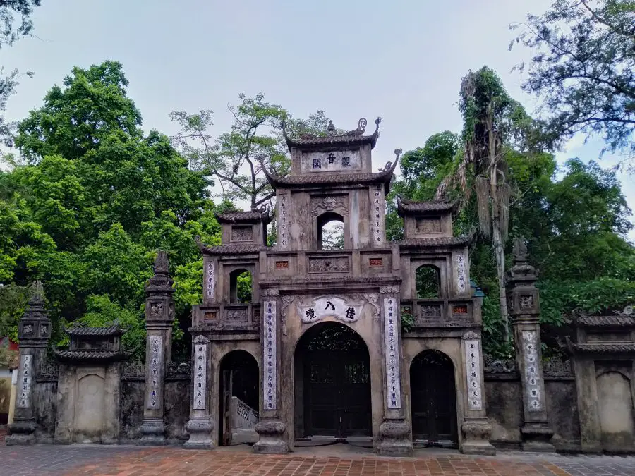 The ancient gate at Thien Tru Pagoda
